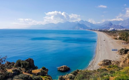 Antalya sokaklarında şiir şöleni: 10. Edebiyat Günleri